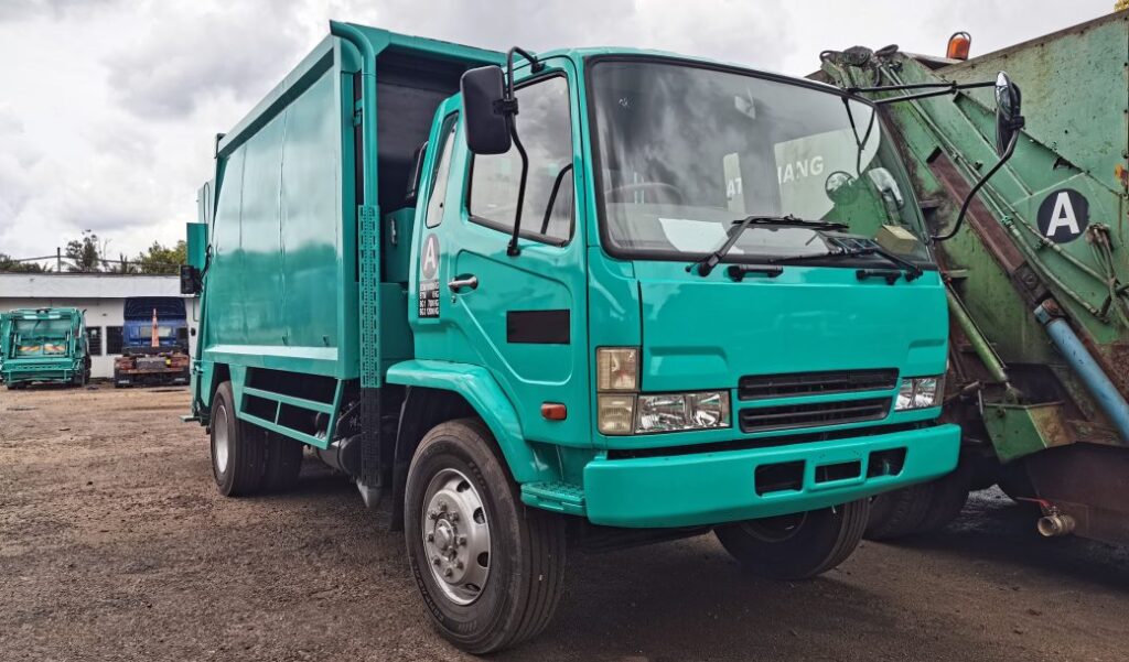 Rebuilt Mitsubishi FM658 with Garbage Compactor 14cbm