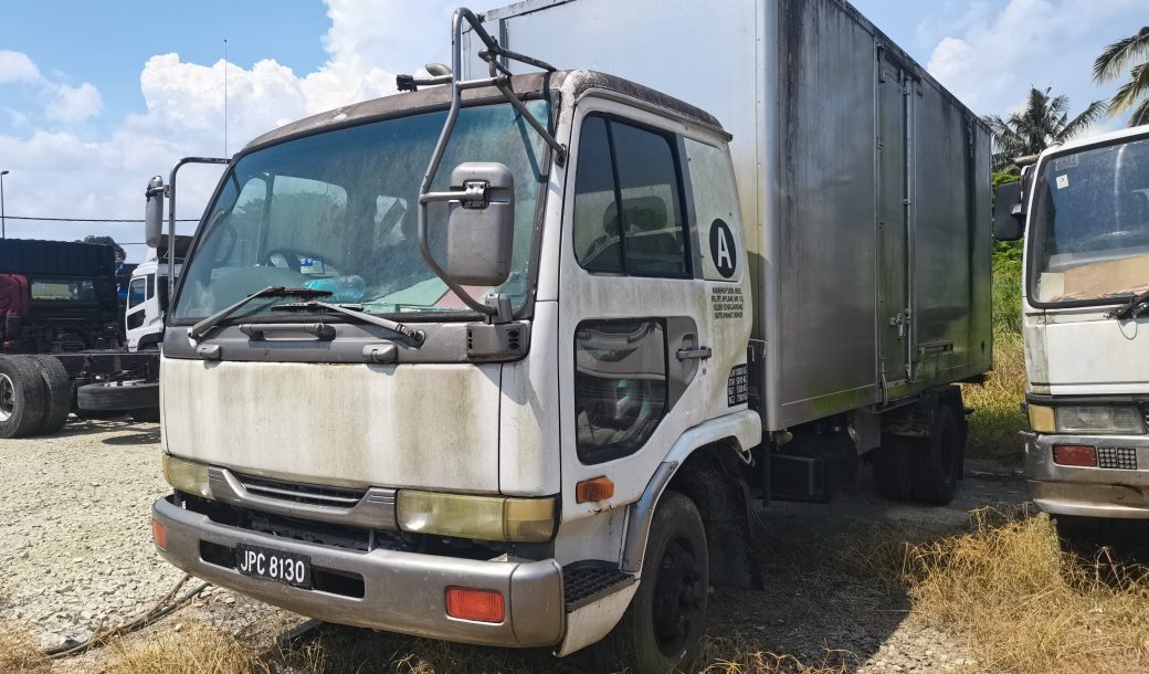 Used Nissan MK w/ 18′ Refrigerator Box Van