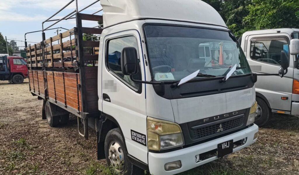 Used Mitsubishi Fuso FE83PG Wooden Cargo (Stainless steel floor)