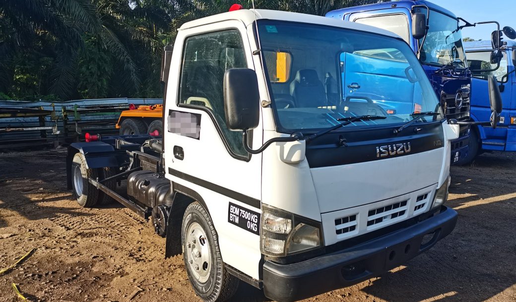 Rebuild Isuzu NPR85 w/ 5ton New Armroll - Thumbnail 3