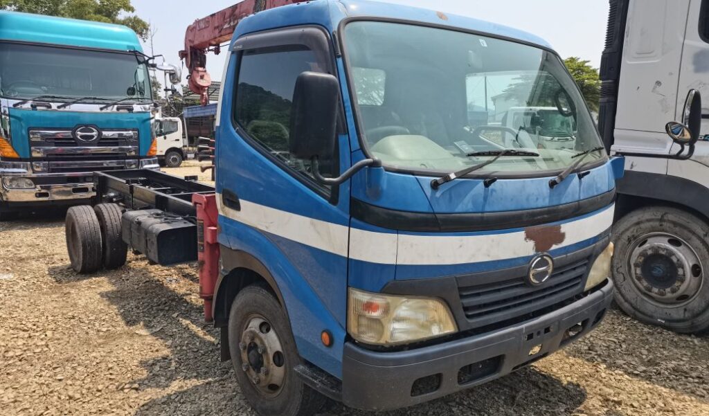 Rebuild Hino Dutro with 3T Cable Lorry Crane [Unregistered]