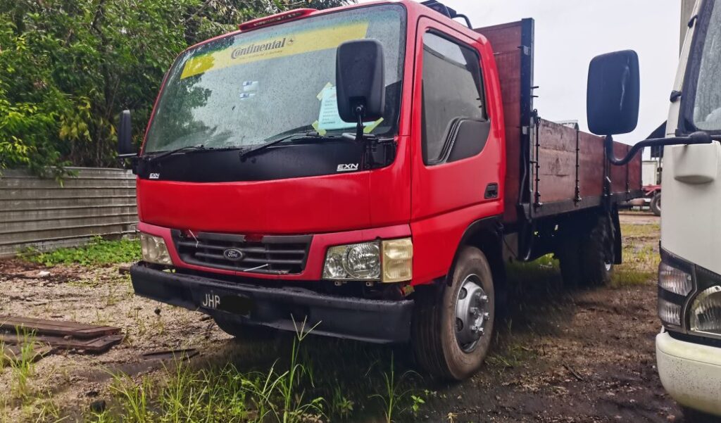 BDM5,000kg Used Ford Trader Wooden Cargo Yr.2003 – Green Engine