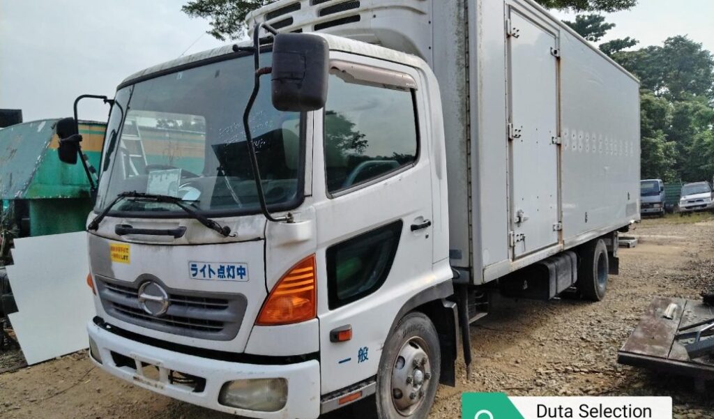 Rebuild Hino FC with Refrigerator Box 21ft (Ori JP)