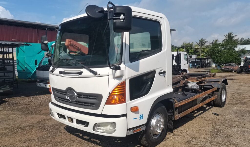 Rebuild Hino FC + 7ton New Armroll – 1yr warranty