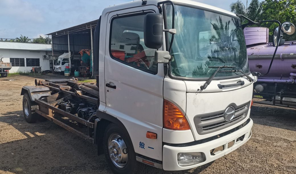Rebuild Hino FC + 7ton New Armroll – 1yr warranty - Thumbnail 2