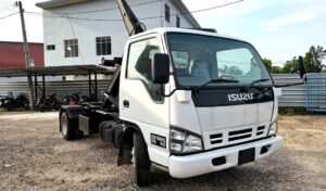 Rebuild Isuzu NPR71 w/ 6T New Armroll