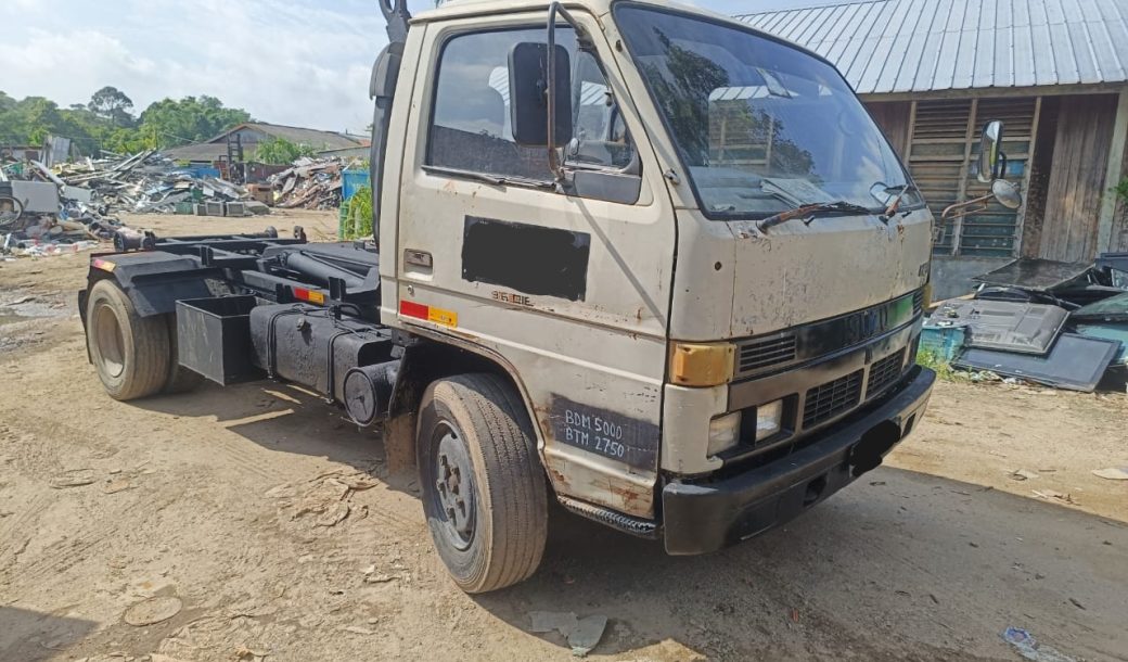 Used Isuzu NPR58L 5t armroll- Direct Owner