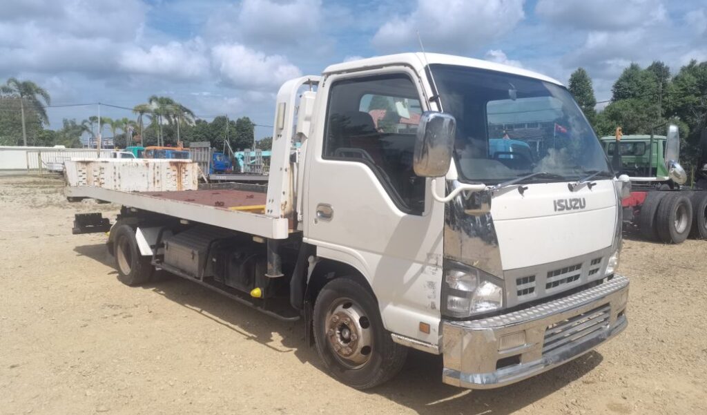 Rebuild Isuzu NPR81 with Car Carrier