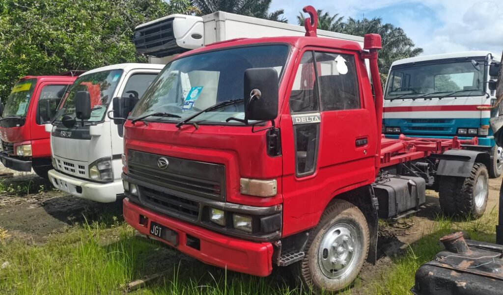 Daihatsu V116 5ton Armroll