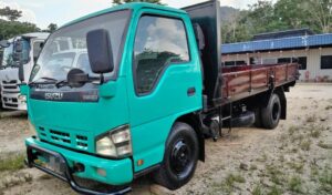 Used NPR66 Isuzu Tipper – Engin Hijau