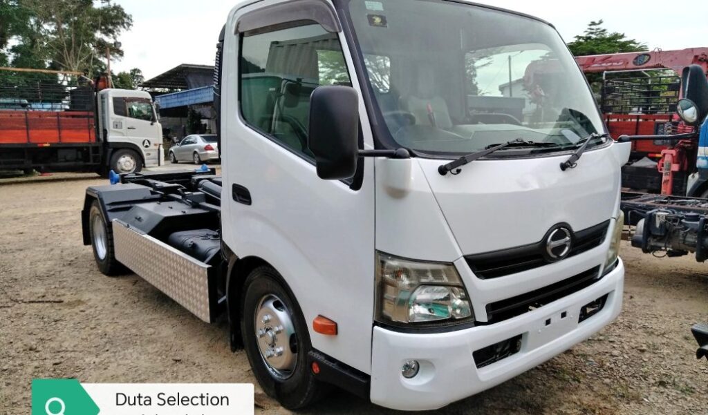 Rebuild Hino XZU710 with 12ft New Hooklift