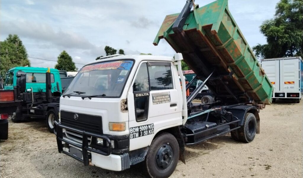 [Used]Daihatsu V116 with 6ton Armroll