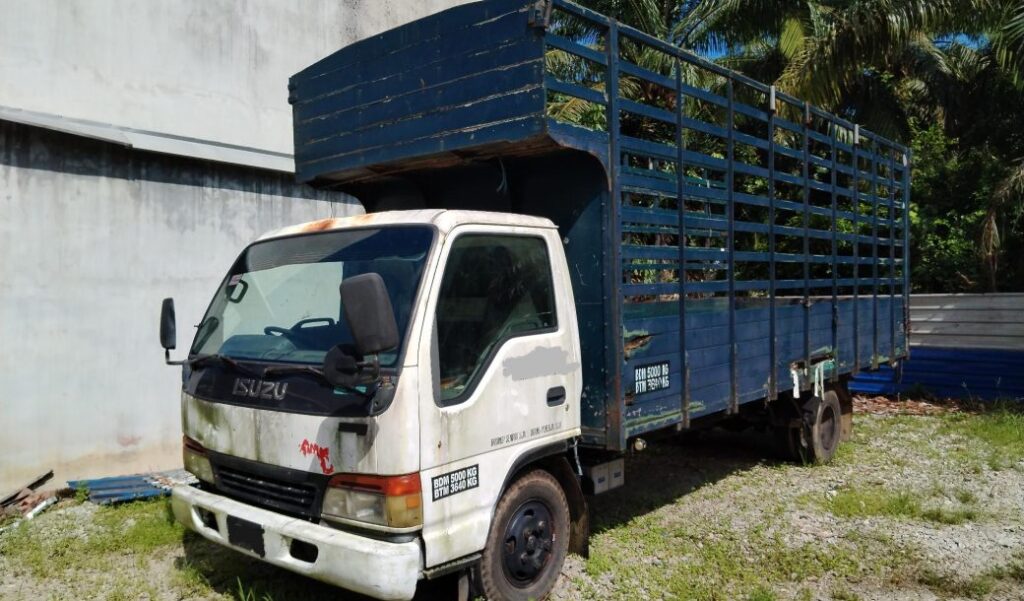 Isuzu NPR71 4HG1 Wooden Cargo