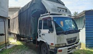 Nissan MK210 with 30′ Wooden Cargo