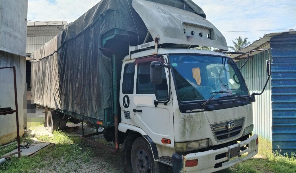 Nissan MK210 with 30′ Wooden Cargo