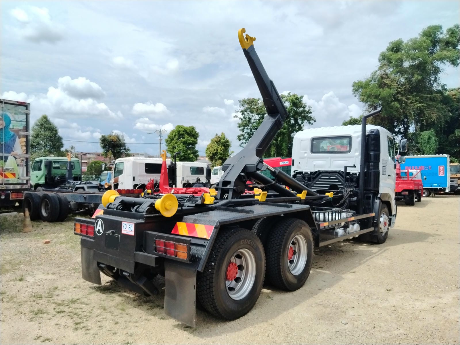 Rebuild Hino 700 with 20T Armroll/Hooklift - Thumbnail 3