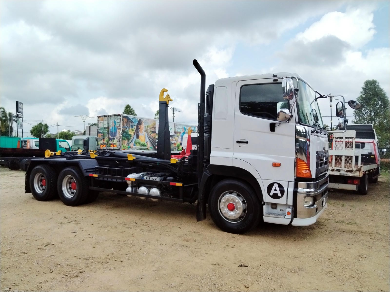 Rebuild Hino 700 with 20T Armroll/Hooklift - Thumbnail 4