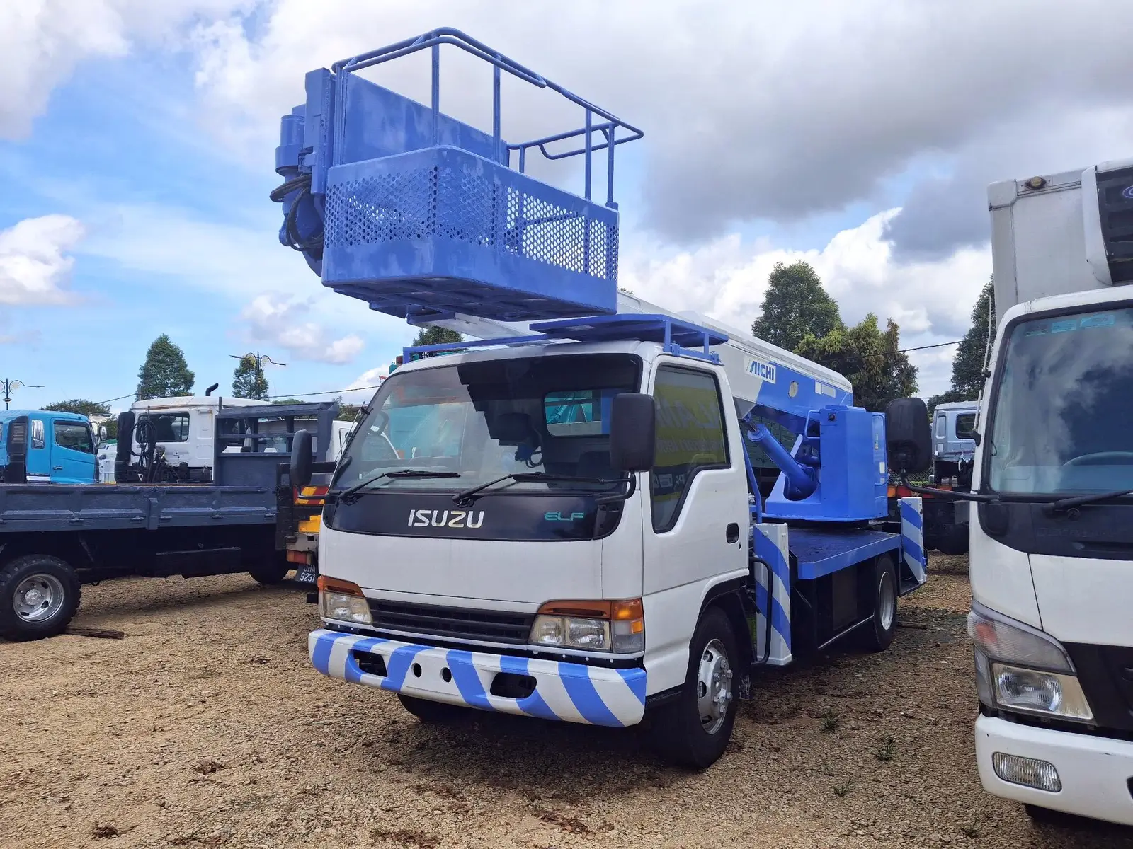 Registered Isuzu NPR72 Aichi Skylift 21m