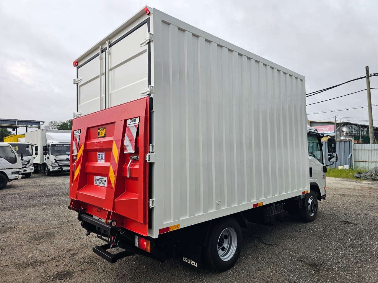 Isuzu NPR75UHL Corrugated Box with Tail Lift – Yr.24/2025 - Thumbnail 2