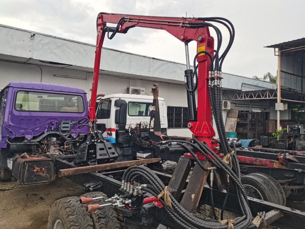 Crane Grabber Sawit Malaysia