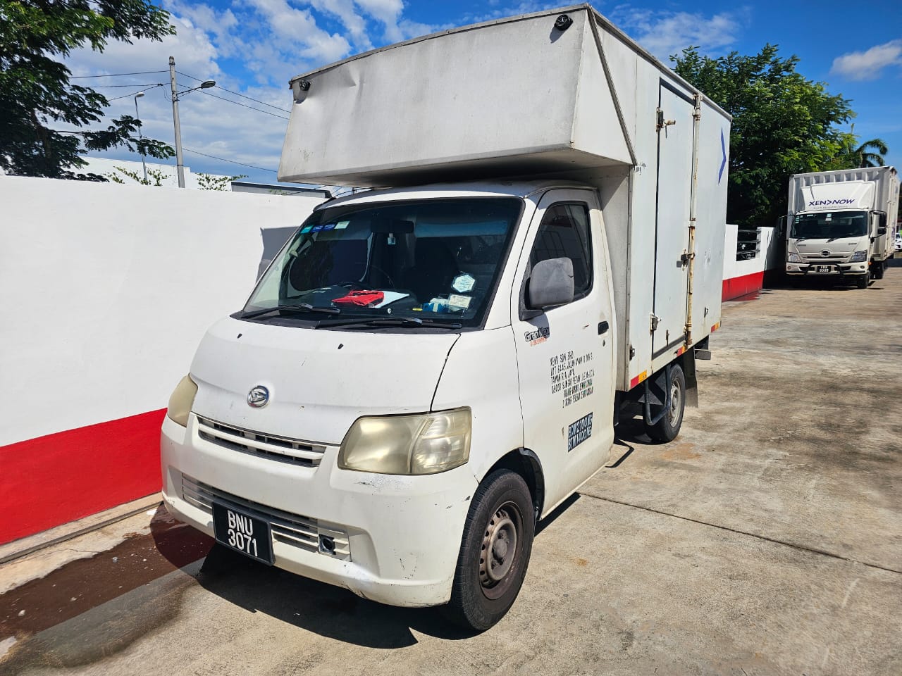 Daihatsu Gran Max Luton Box Van – Yr.15/16 - Image 1