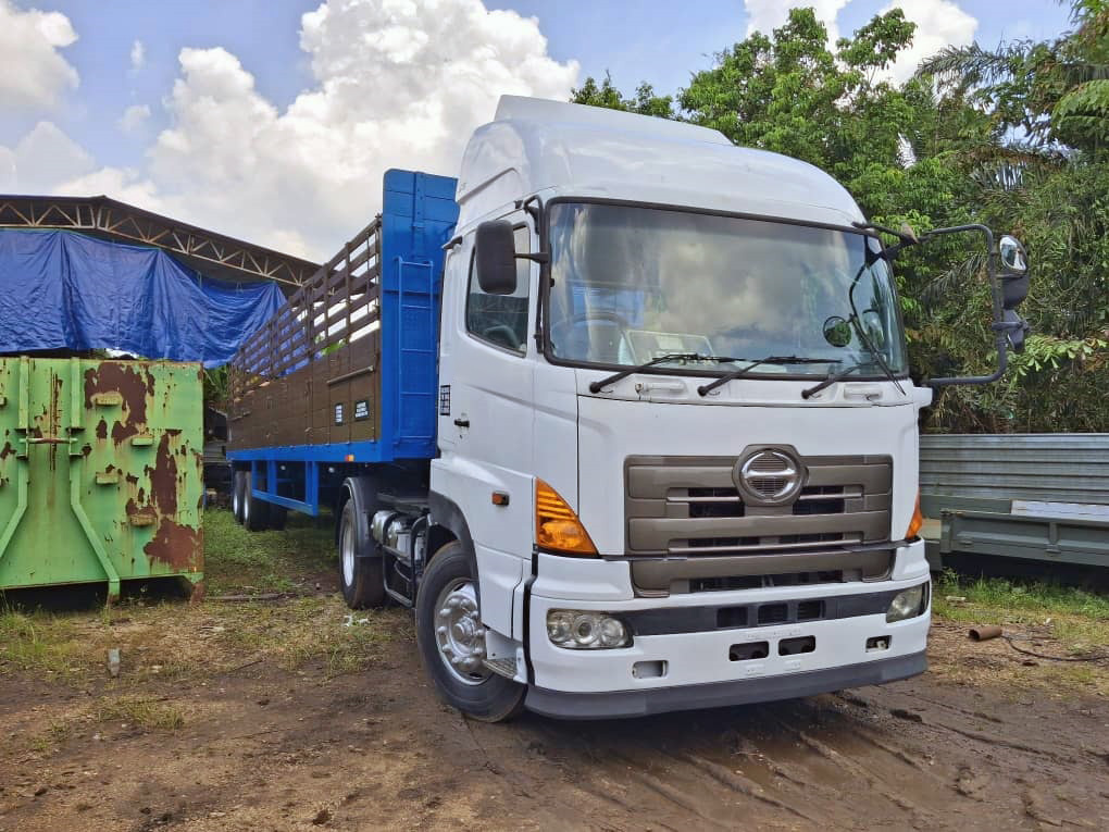 Hino 700 Prime Mover 4×2 – Cargo Trailer
