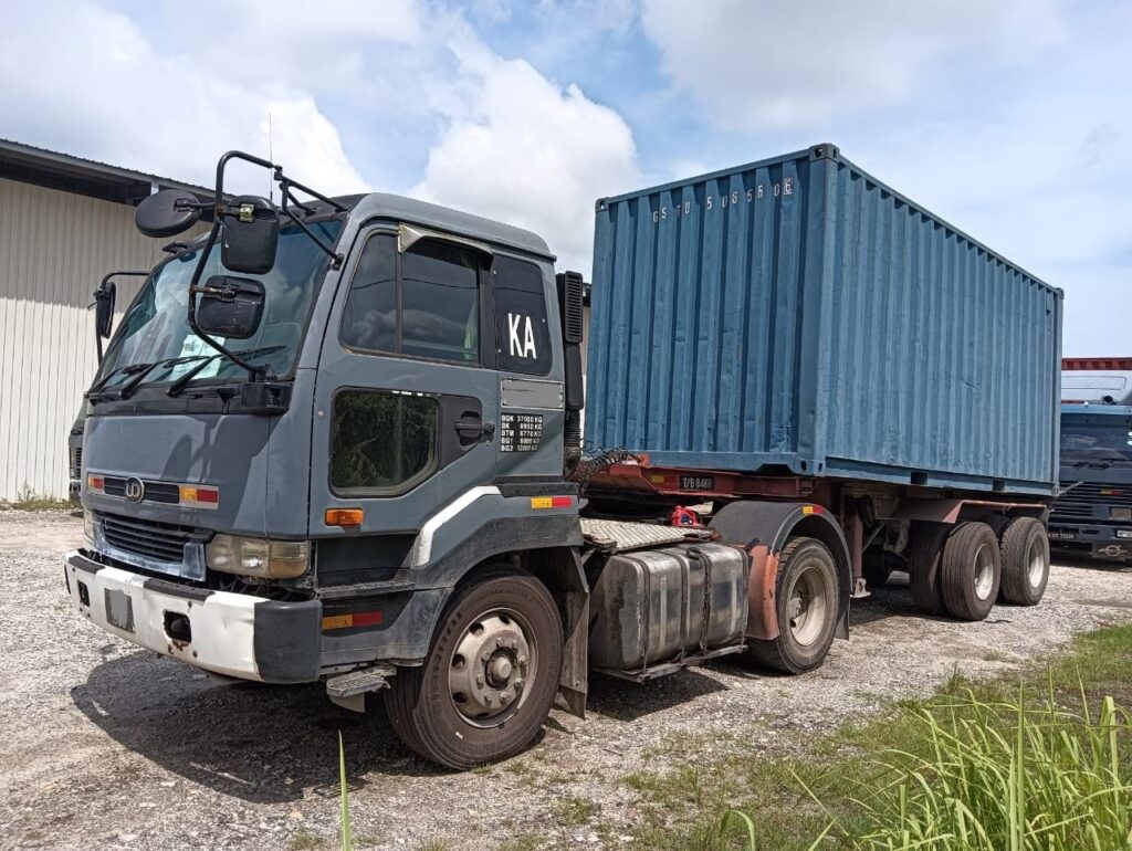 Nissan CK55 Prime Mover with Trailer Kontena