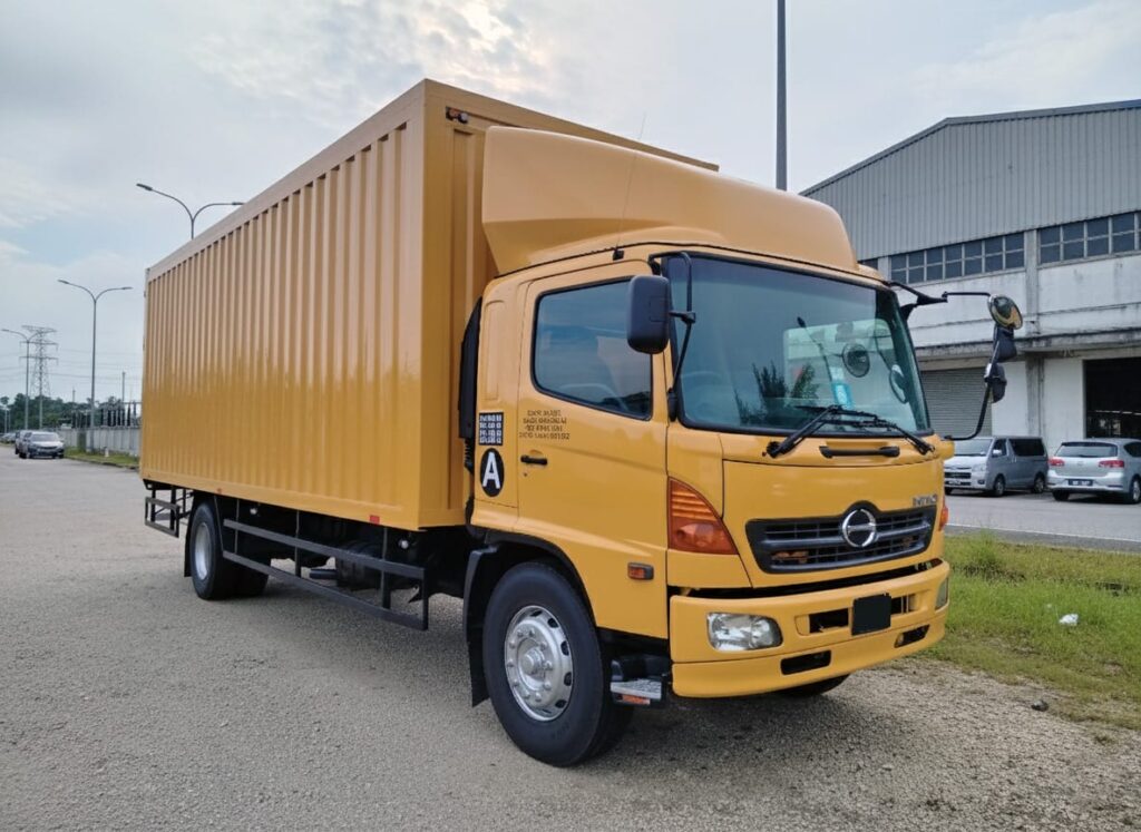 Rebuild Hino 500 Corrugated Box Van