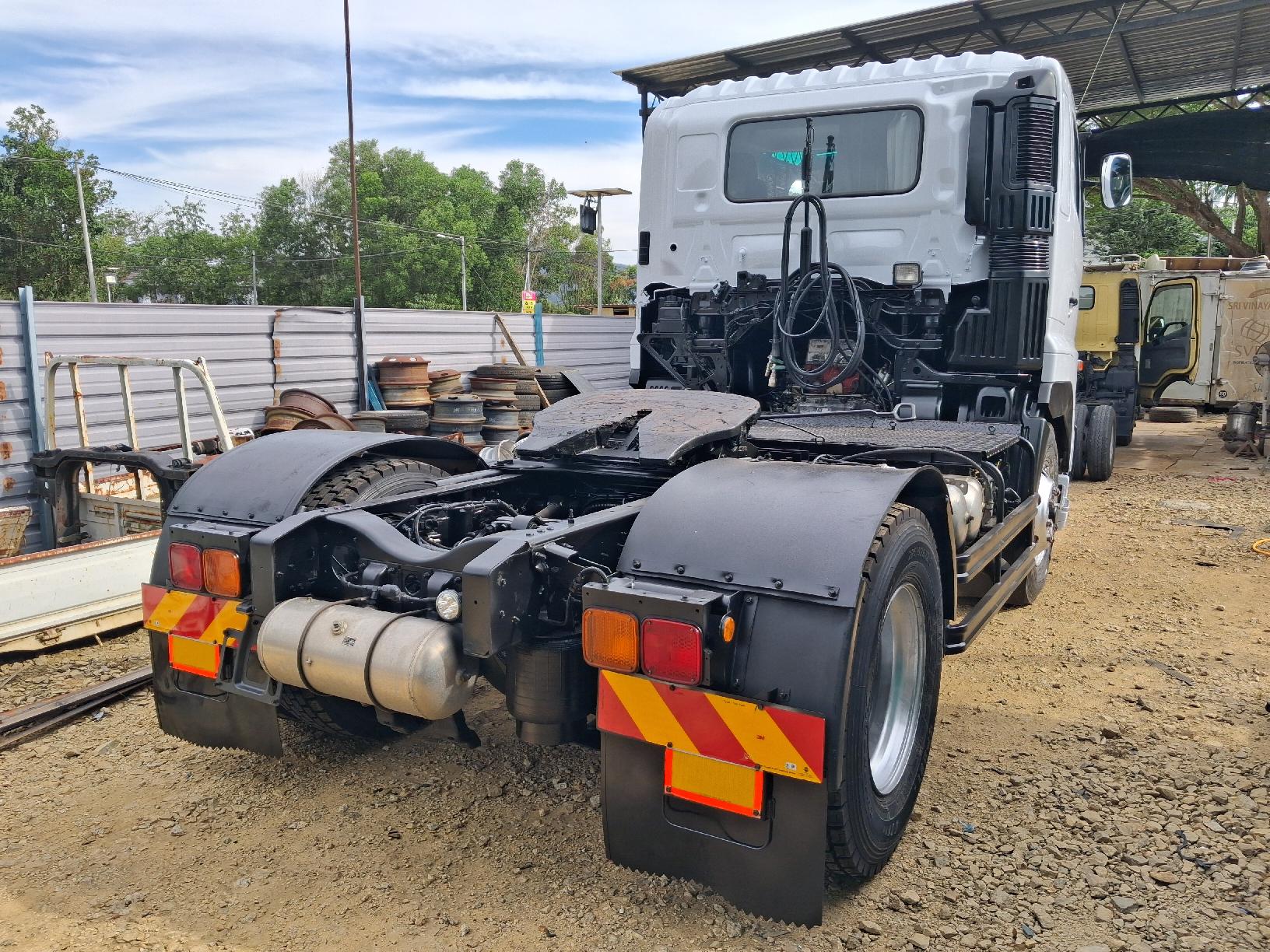 Rebuild Hino SH1E Prime Mover 4×2 - Thumbnail 3