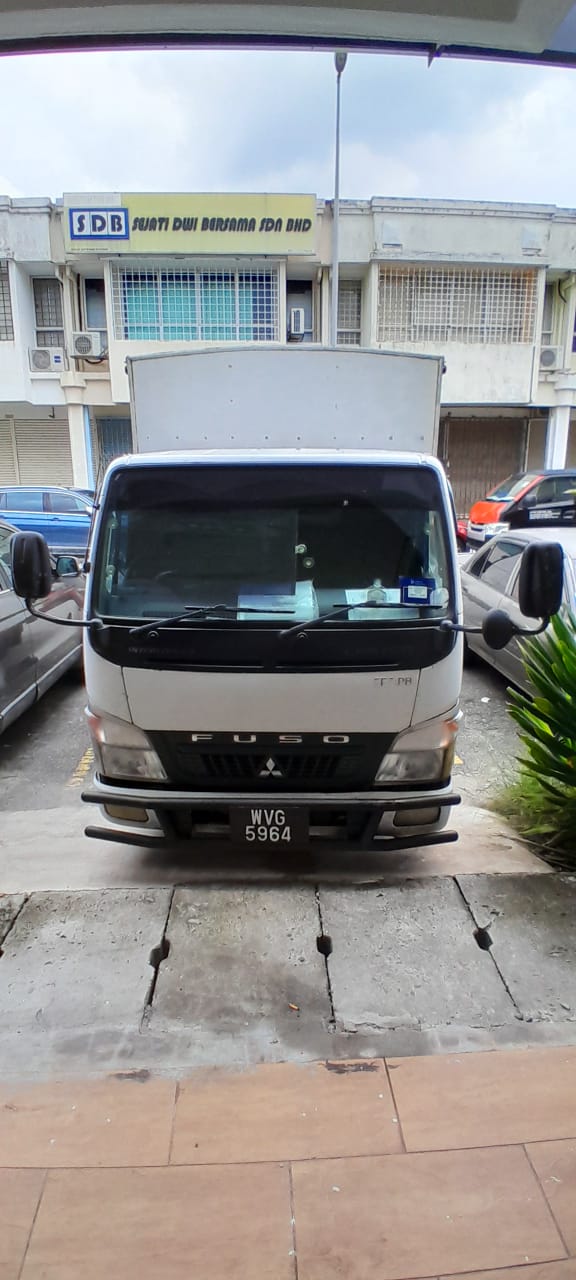 USED MITSUBISHI FUSO FE71 Box Van w/ Tail-lift - Image 1