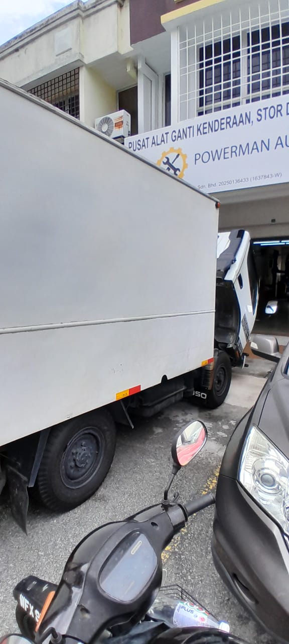 USED MITSUBISHI FUSO FE71 Box Van w/ Tail-lift - Thumbnail 5