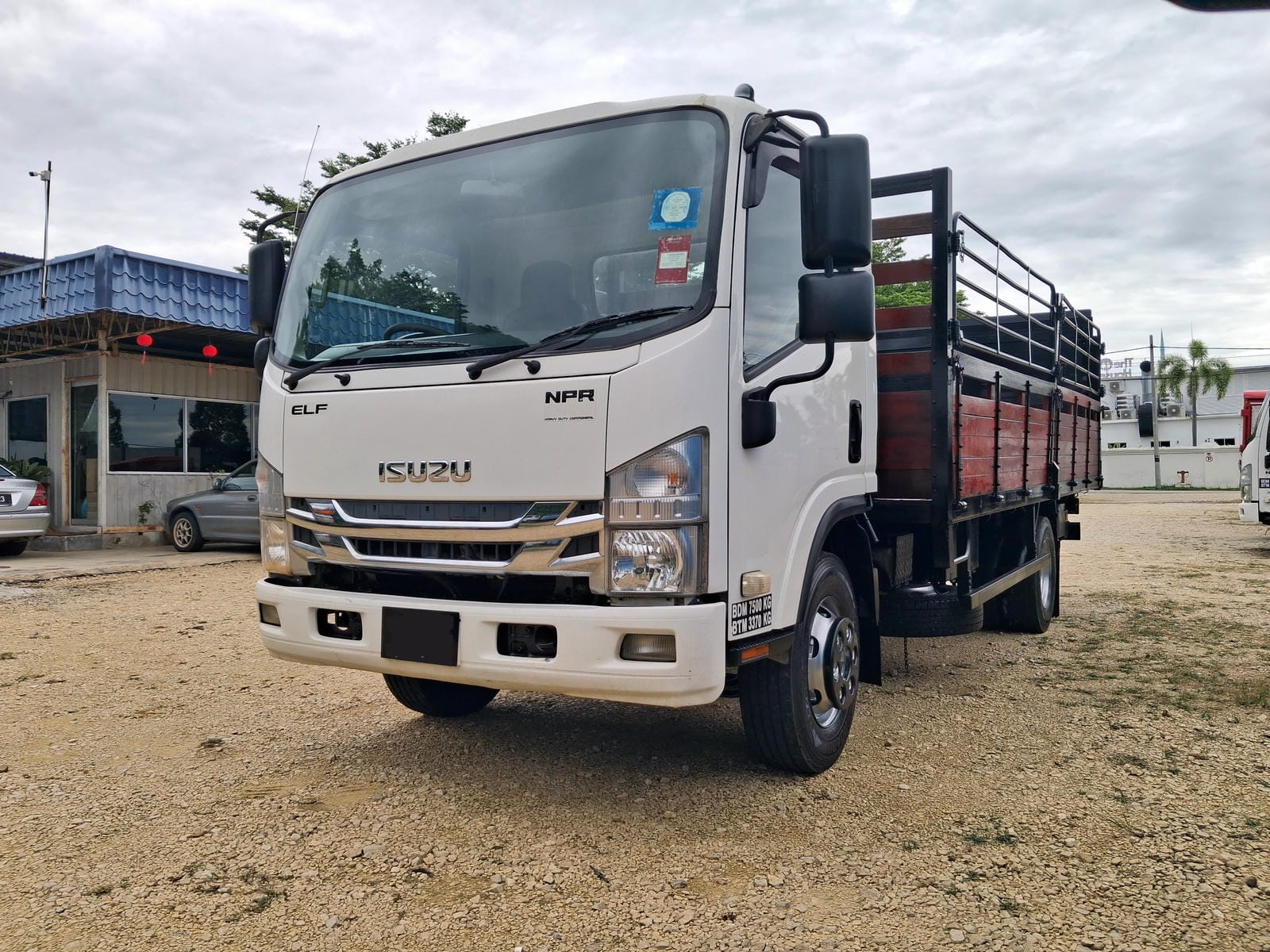 Used Isuzu NPR75 Wooden Cargo with Tail Lift - Thumbnail 2