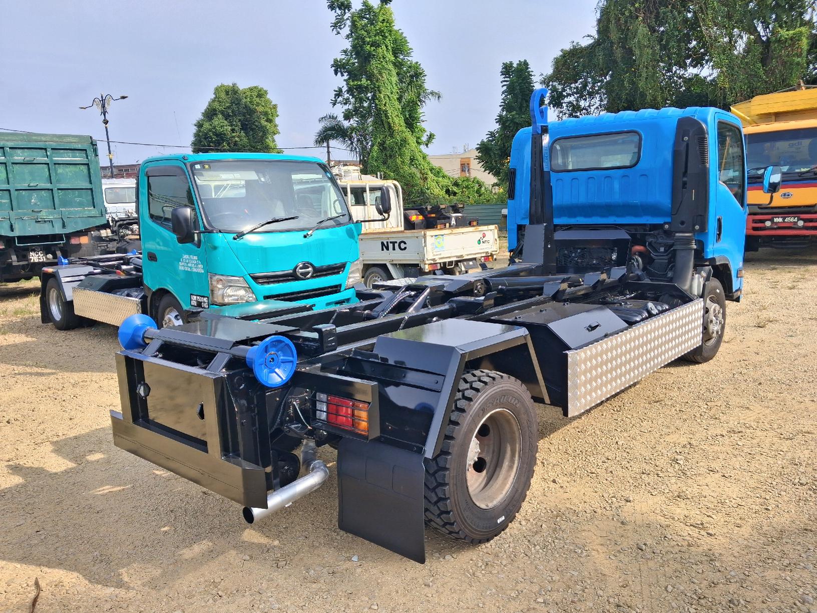 Rebuild Isuzu NPR75 with 14ft Armroll - Thumbnail 3