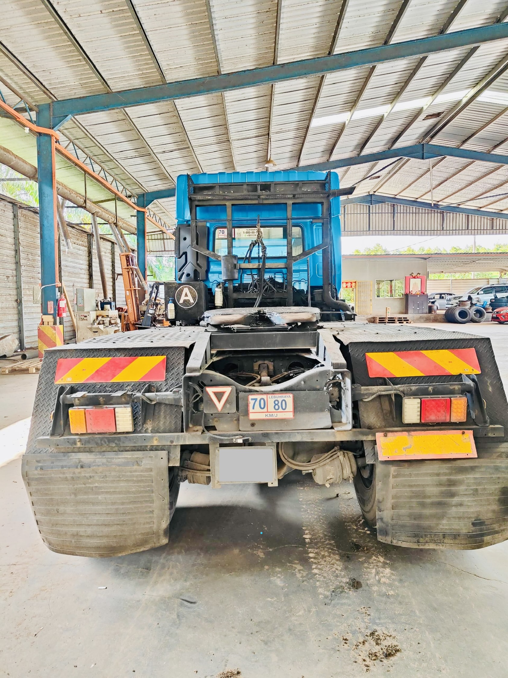 NISSAN Quon 6×4 2023 Prime Mover For Sale - Thumbnail 3