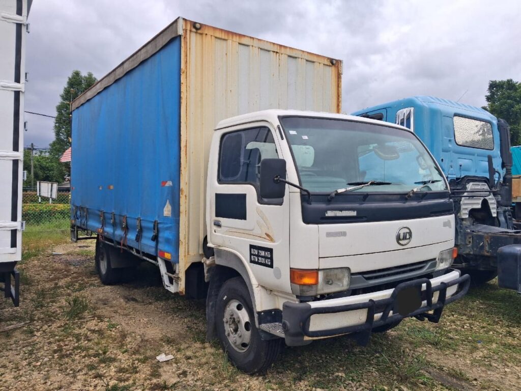 Used Nissan YU41T5 17ft Curtain Sider