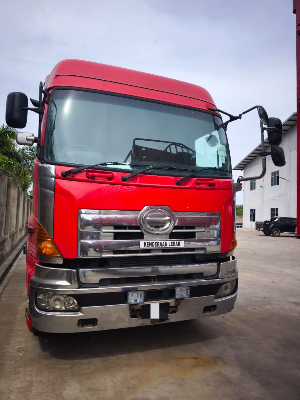 HINO 700 PRIME MOVER AND CARGO TRAILER - Image 1