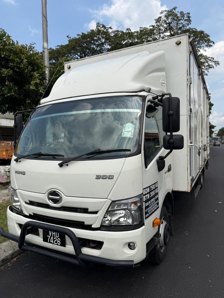 HINO XZC710R – WKFRL3 21feet box