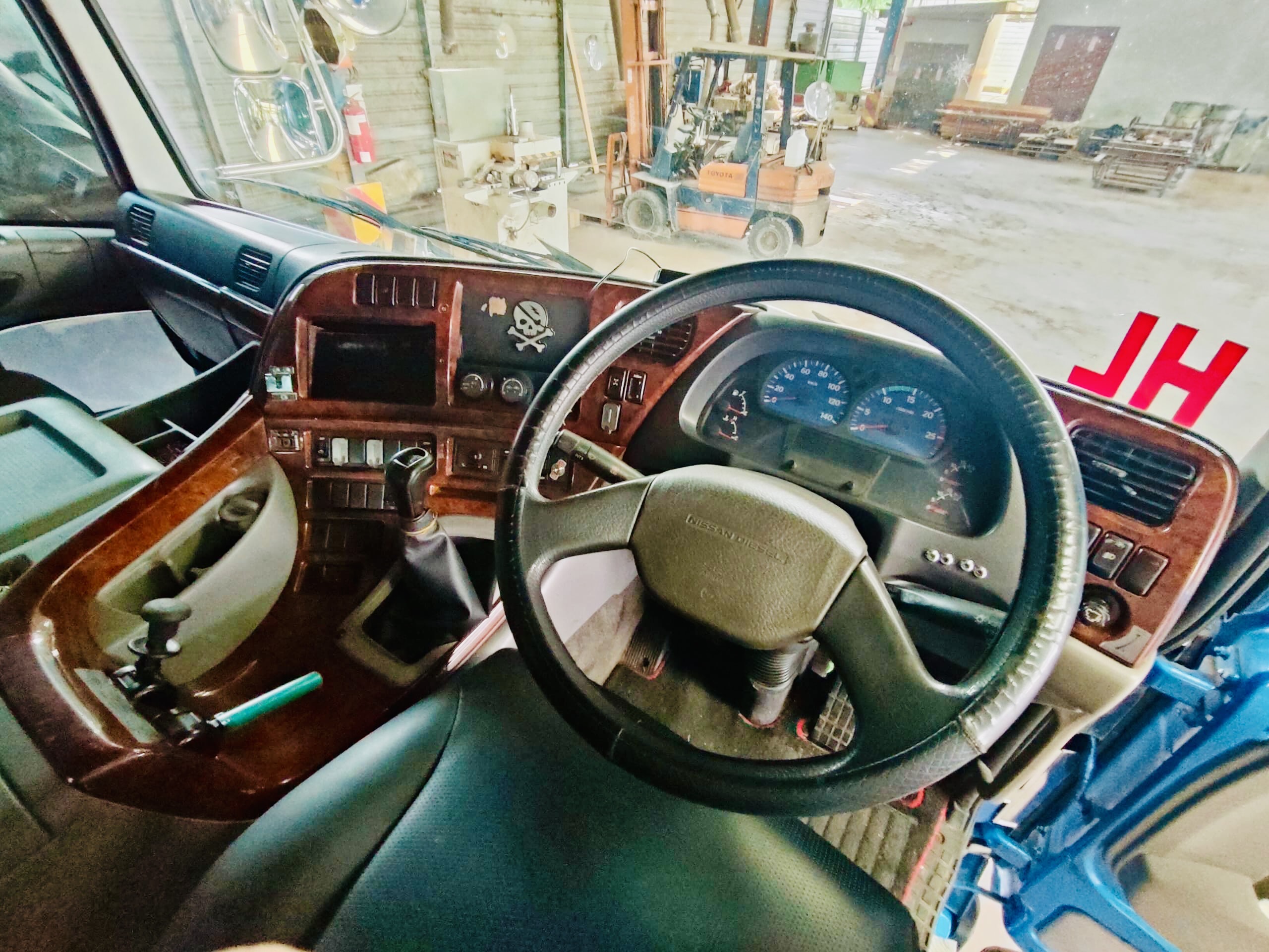 NISSAN Quon 6×4 2023 Prime Mover For Sale - Thumbnail 5