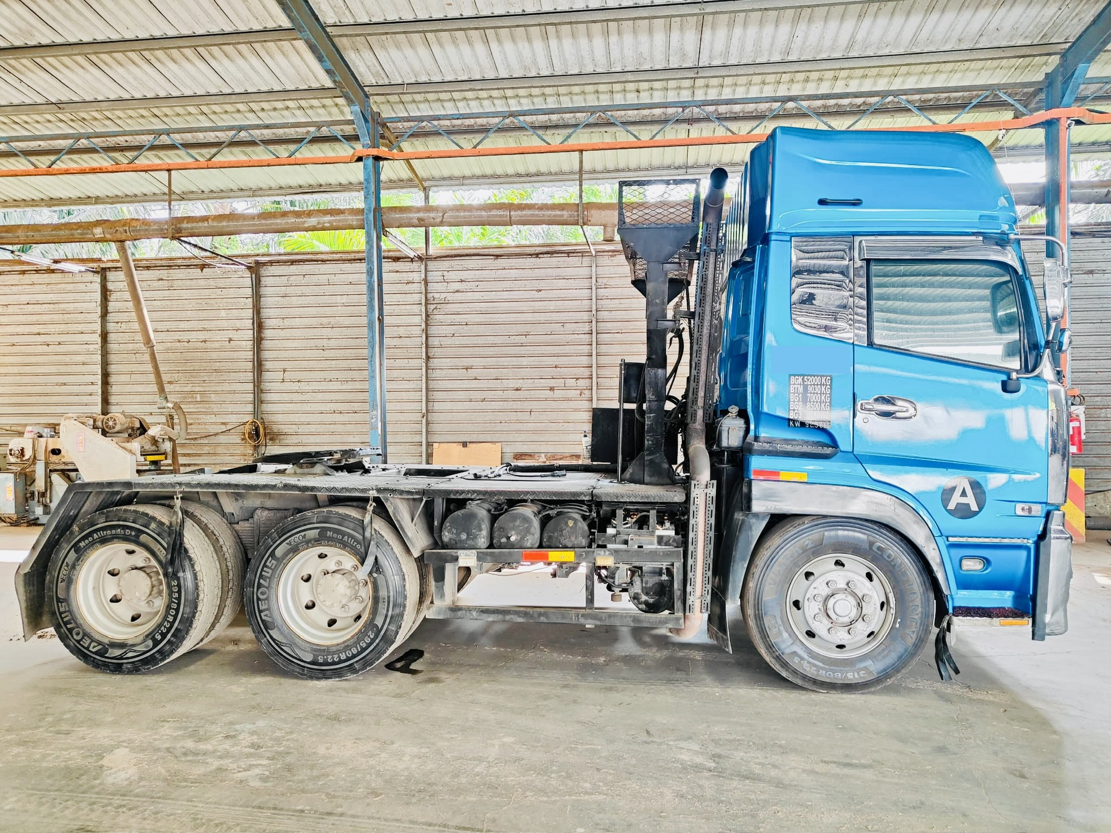 NISSAN Quon 6×4 2023 Prime Mover For Sale - Thumbnail 4