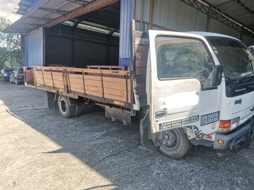 Nissan lorry YU41 BDM5,000kg - Thumbnail 2