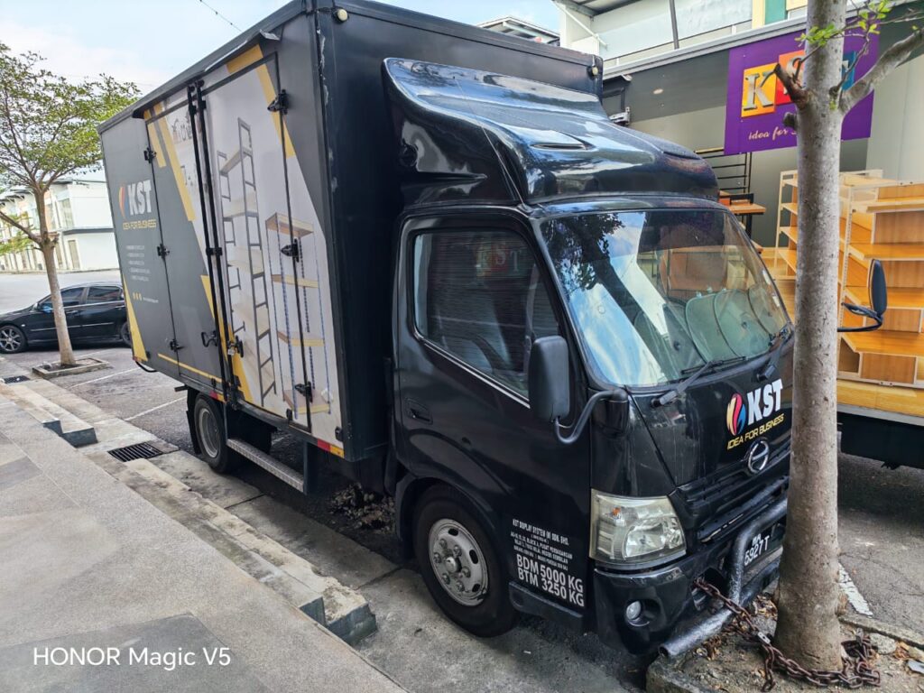 USED HINO WU710R-HLMQL3 BOX VAN 2014