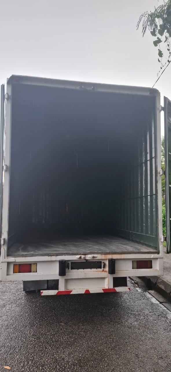 Isuzu NPR71 Steel Corrugated Box Van - Thumbnail 3