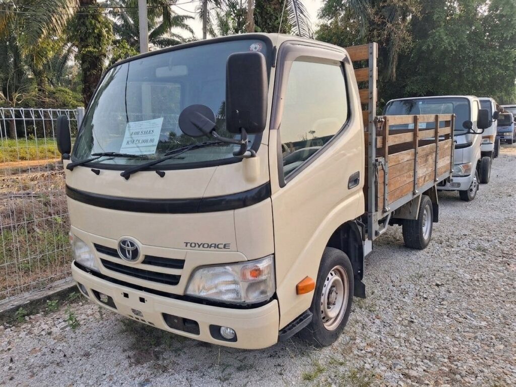 Rebuild Toyota KDY230 10ft Cargo