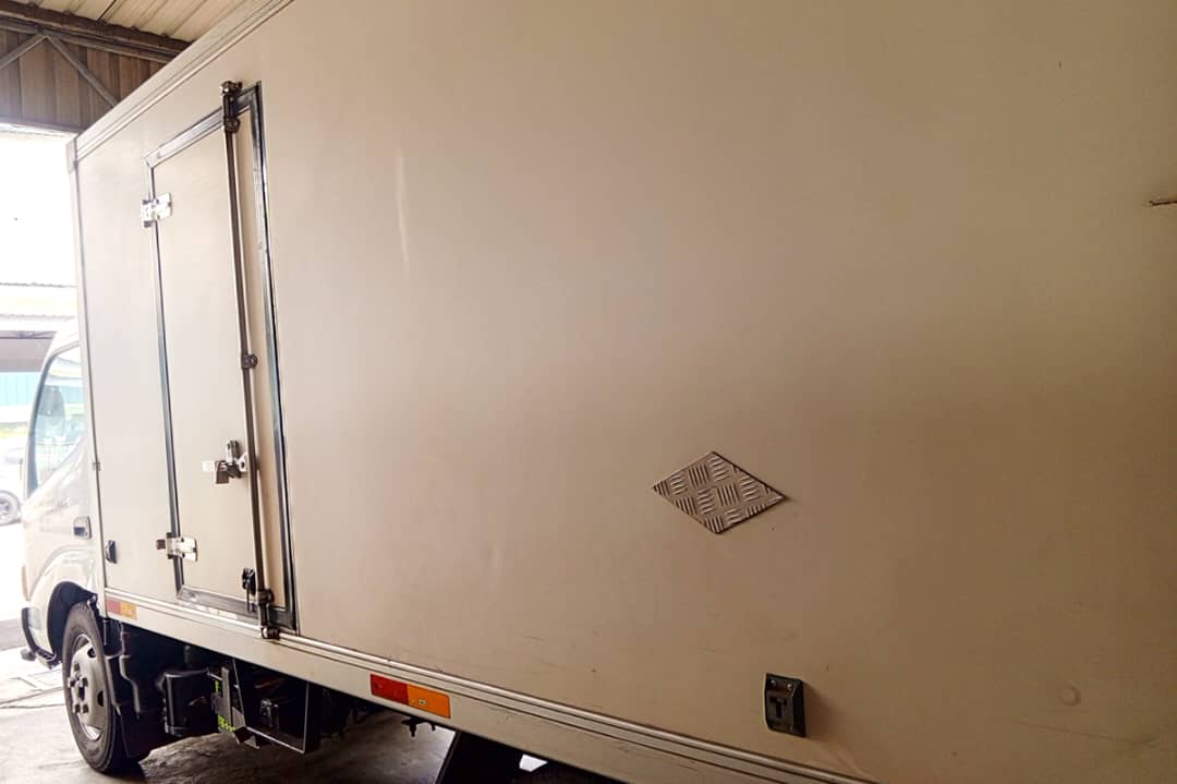 HINO WU300 LORI FREEZER UNTUK DIJUAL – DIRECT OWNER - Thumbnail 5