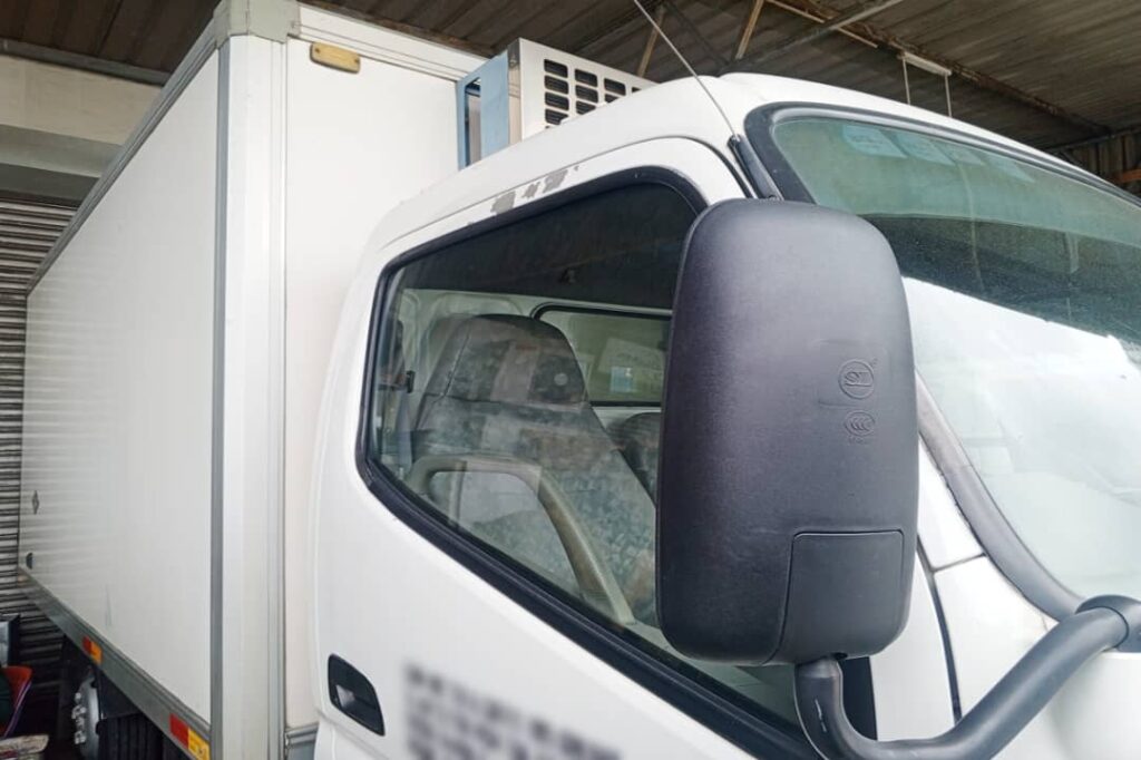 HINO WU300 LORI FREEZER UNTUK DIJUAL – DIRECT OWNER