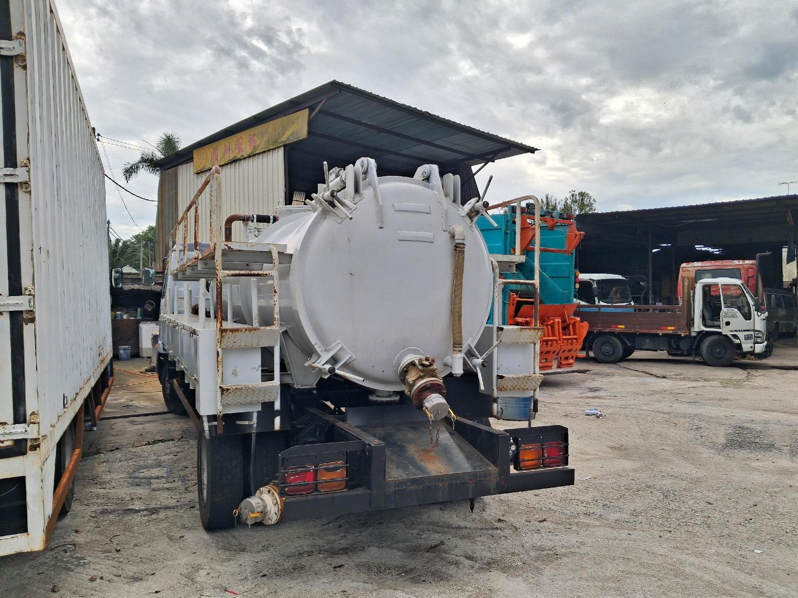 Rebuild Nissan PK260 with 5000L Desludging Tank - Thumbnail 2