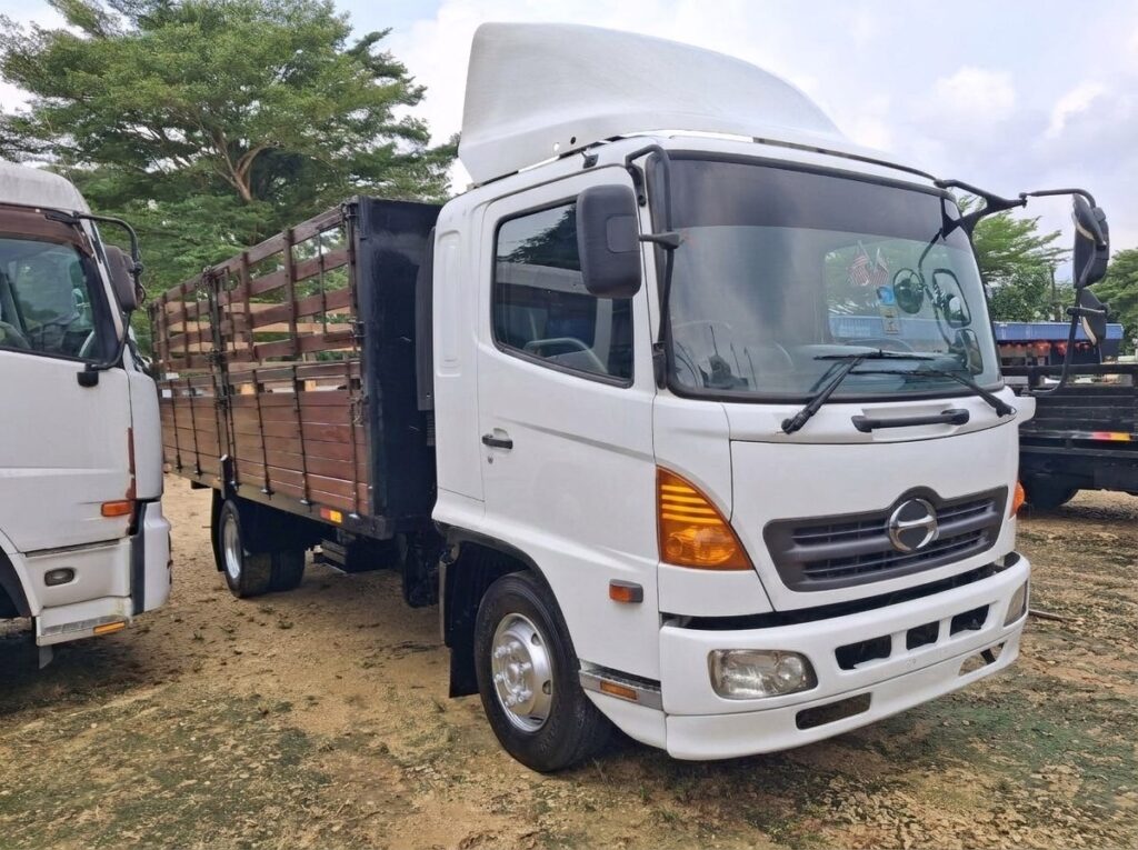 FRONT 2 Rebuild Hino FD7 18ft Wooden Cargo with Pagar