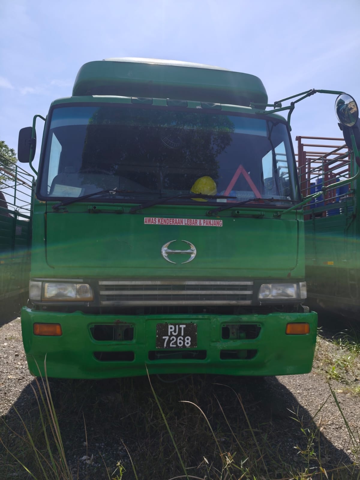 USED HINO P11C CARGO 2010 - Thumbnail 2