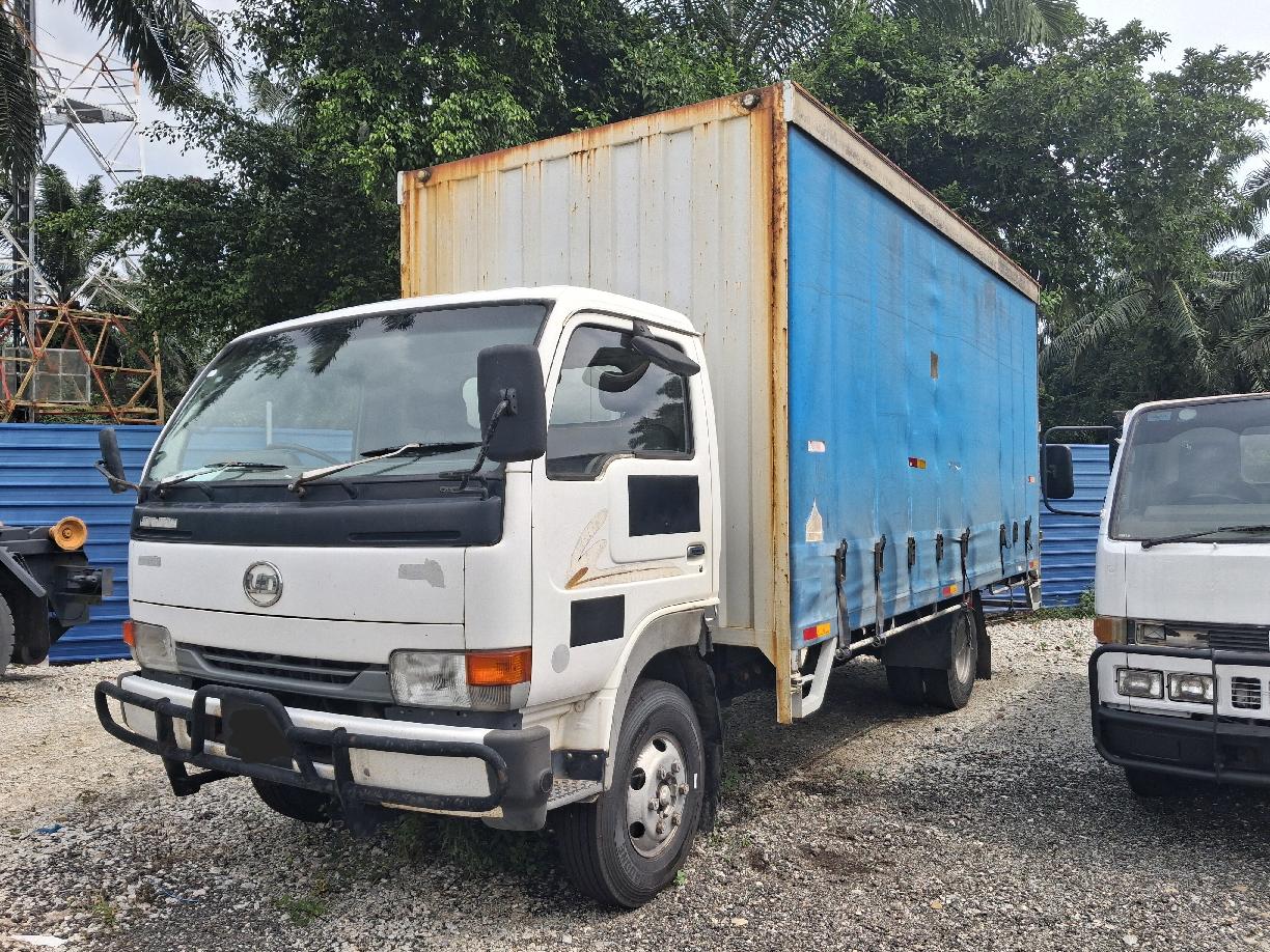 Used Local Nissan YU41 Curtain Sider - Image 1