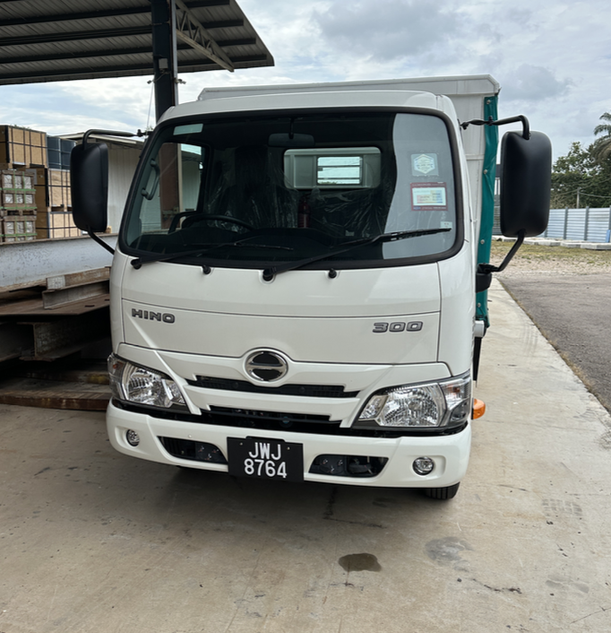 Used Hino XZU600 Cargo Truck